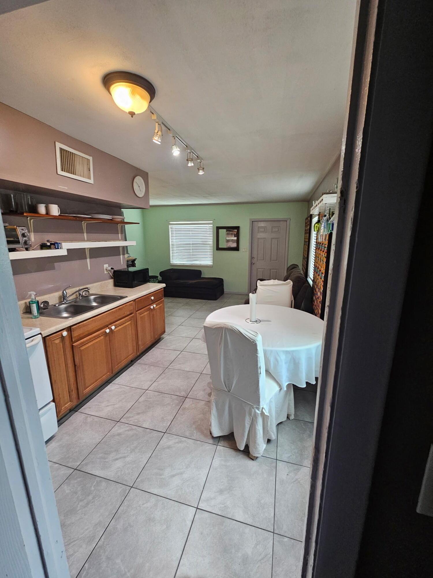 438 N 7th Street B, Fort Pierce, FL 34950, Fort Pierce - Photo 3