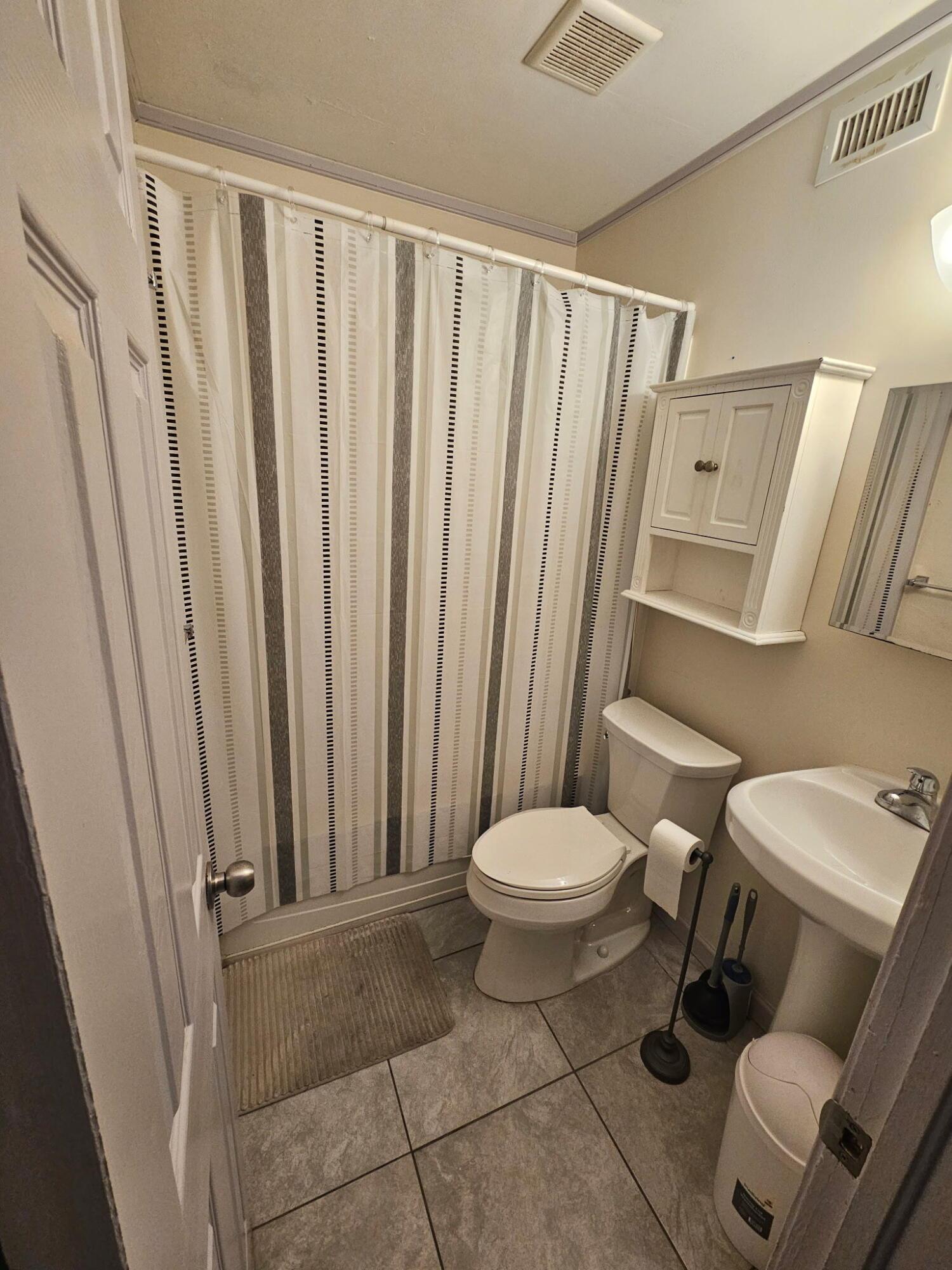 438 N 7th Street B, Fort Pierce, FL 34950, Fort Pierce - Photo 4