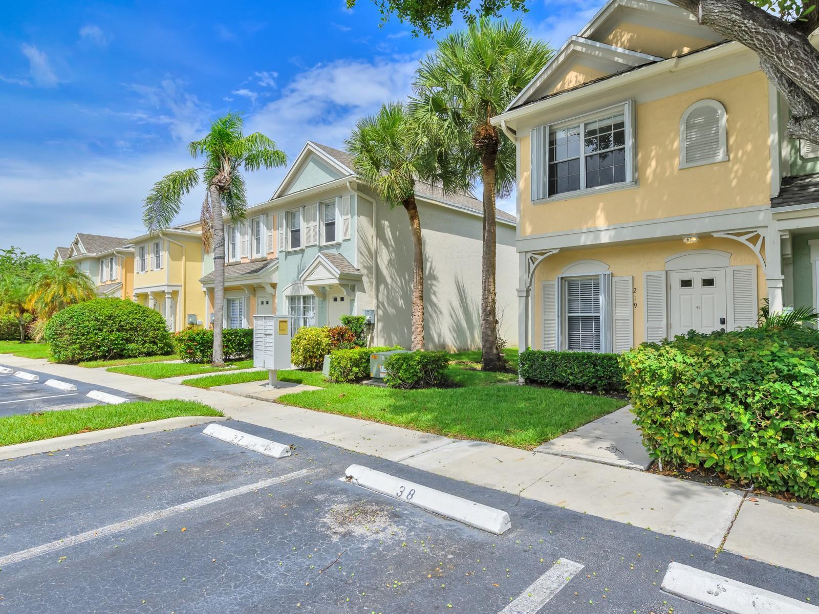 219 MALLORY Court, Weston, FL 33326, Weston - Photo 4