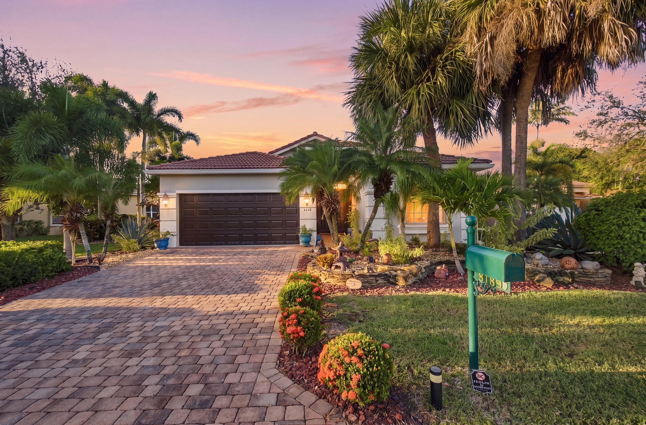 8189 Parini Way, Lake Worth, FL 33467, Lake Worth - Photo 2