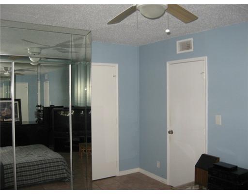 2400 NE 10th Street NE 305, Pompano Beach, FL 33062, Pompano Beach - Photo 4