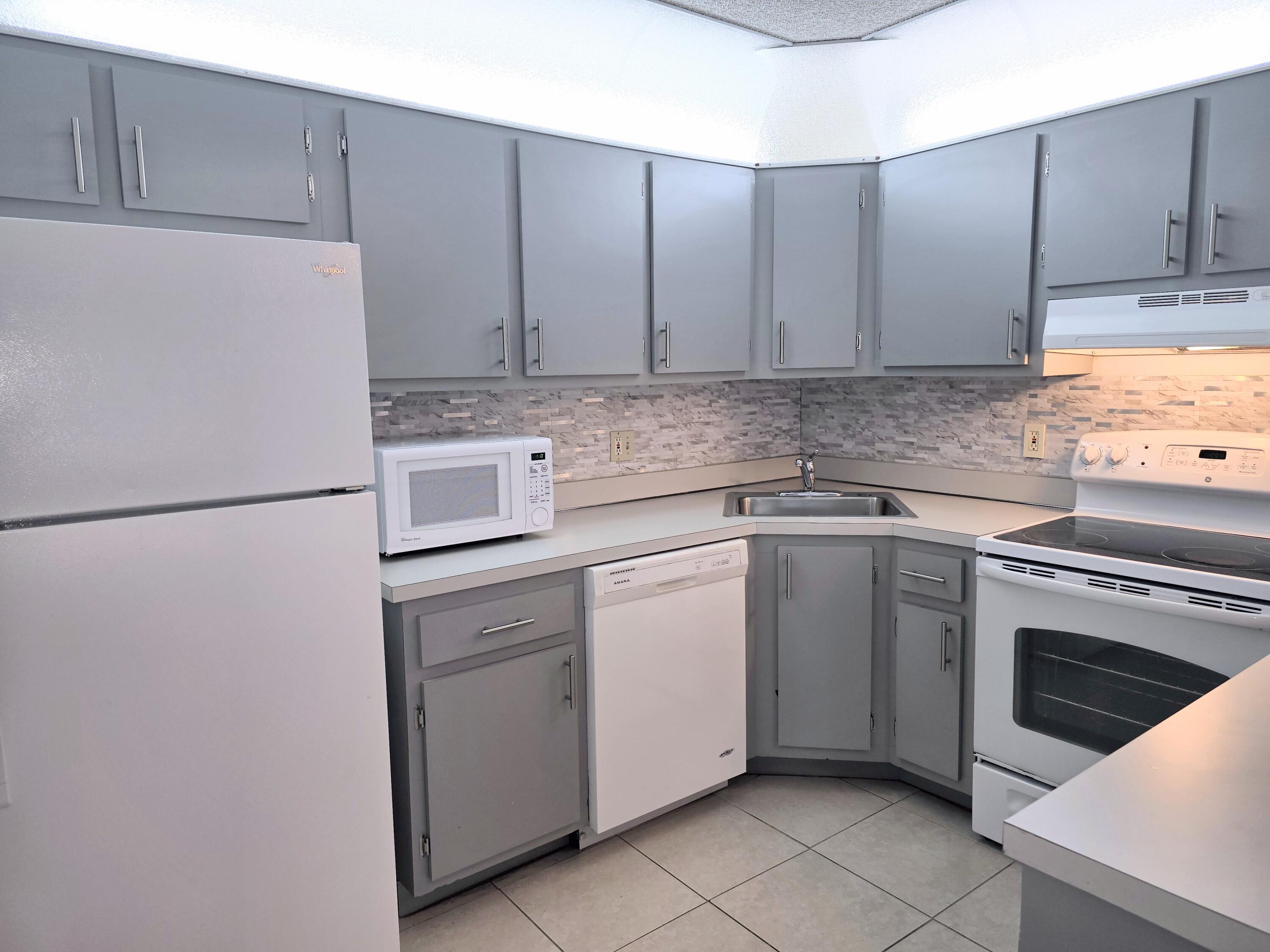 15 VALENCIA A, Delray Beach, FL, Delray Beach - Photo 3