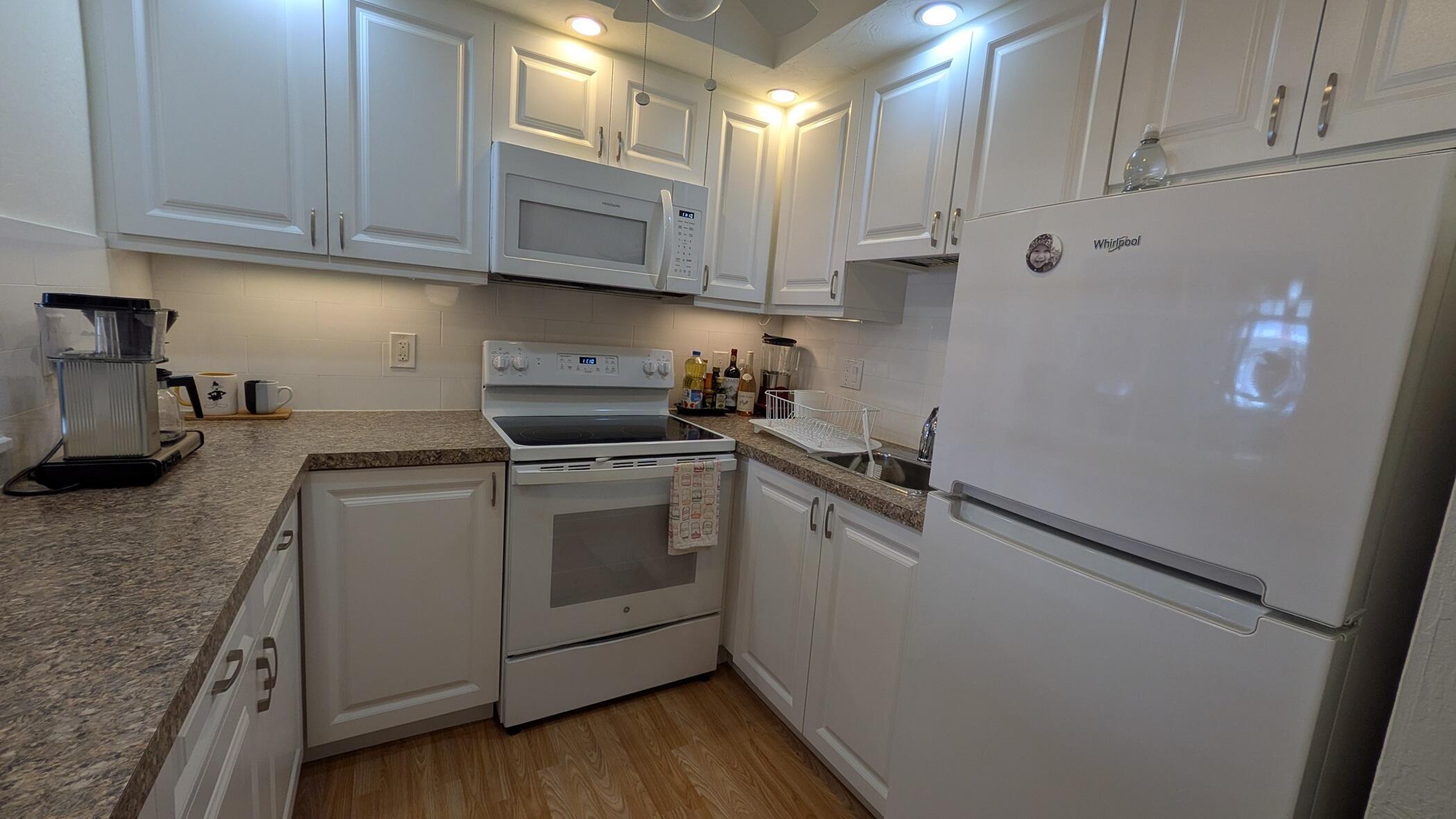 2880 LAKE OSBORNE Drive 109, Lake Worth Beach, FL 33461, Lake Worth Beach - Photo 2