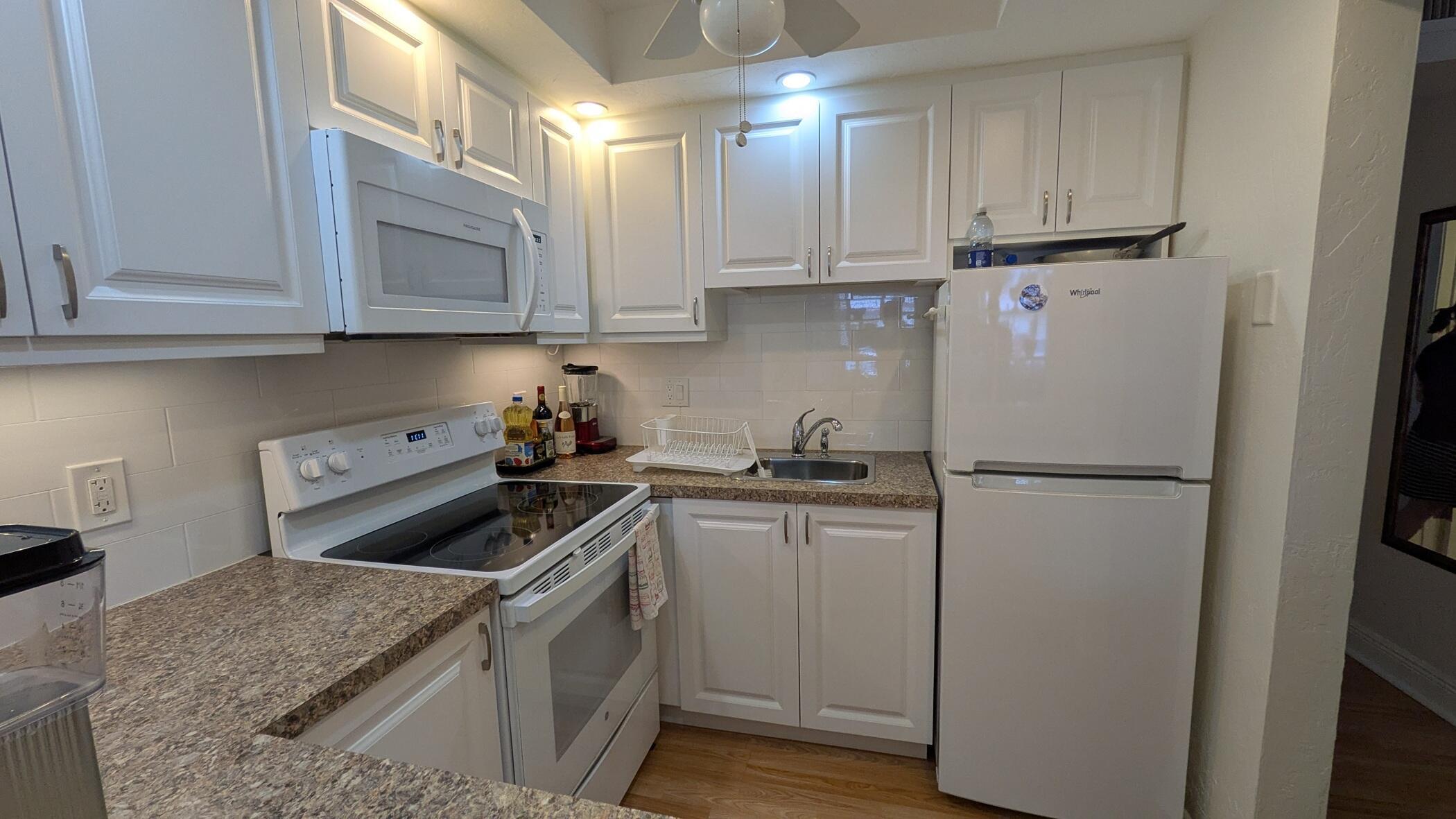 2880 LAKE OSBORNE Drive 109, Lake Worth Beach, FL 33461, Lake Worth Beach - Photo 3
