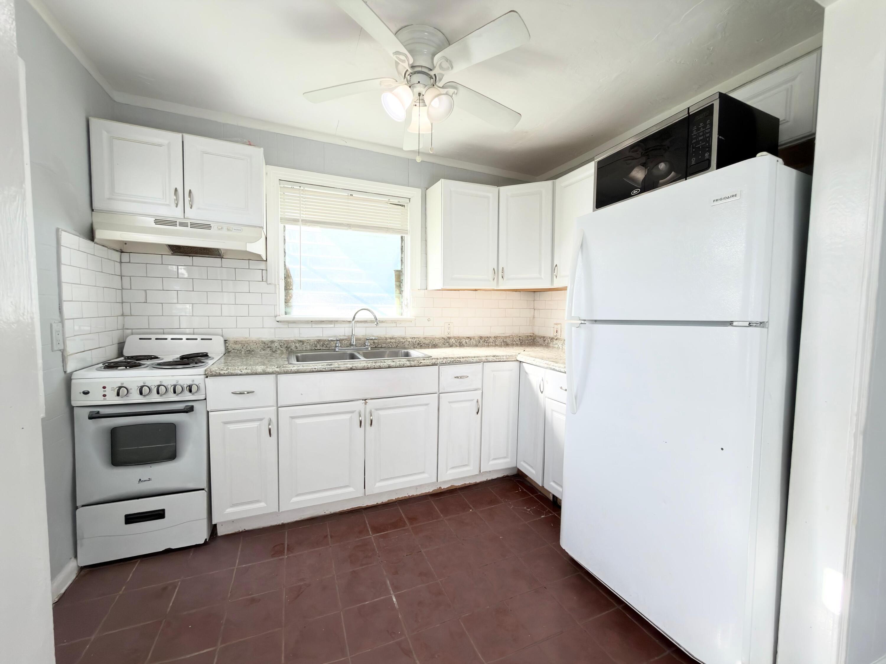 710 Tuscaloosa Street Unit 2, West Palm Beach, FL 33405, West Palm Beach - Photo 2