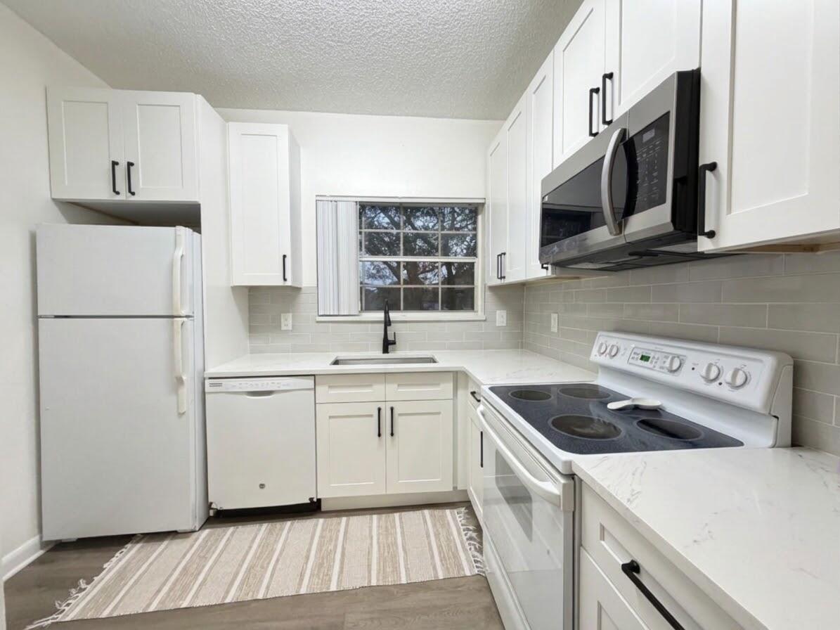 651 CYPRESS LAKE Boulevard L, Deerfield Beach, FL 33064, Deerfield Beach - Photo 2