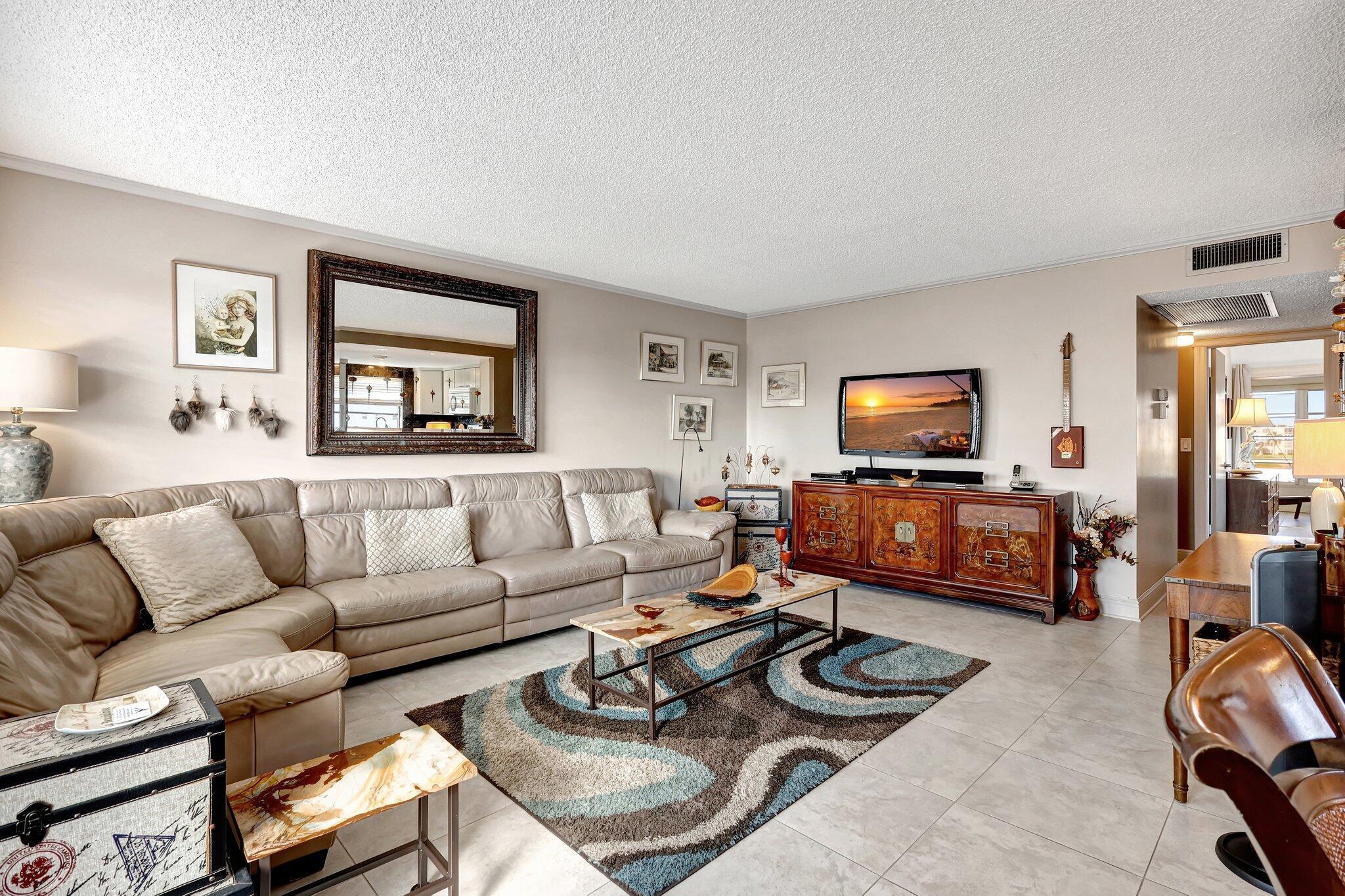 373 WELLINGTON J, West Palm Beach, FL 33417, West Palm Beach - Photo 2