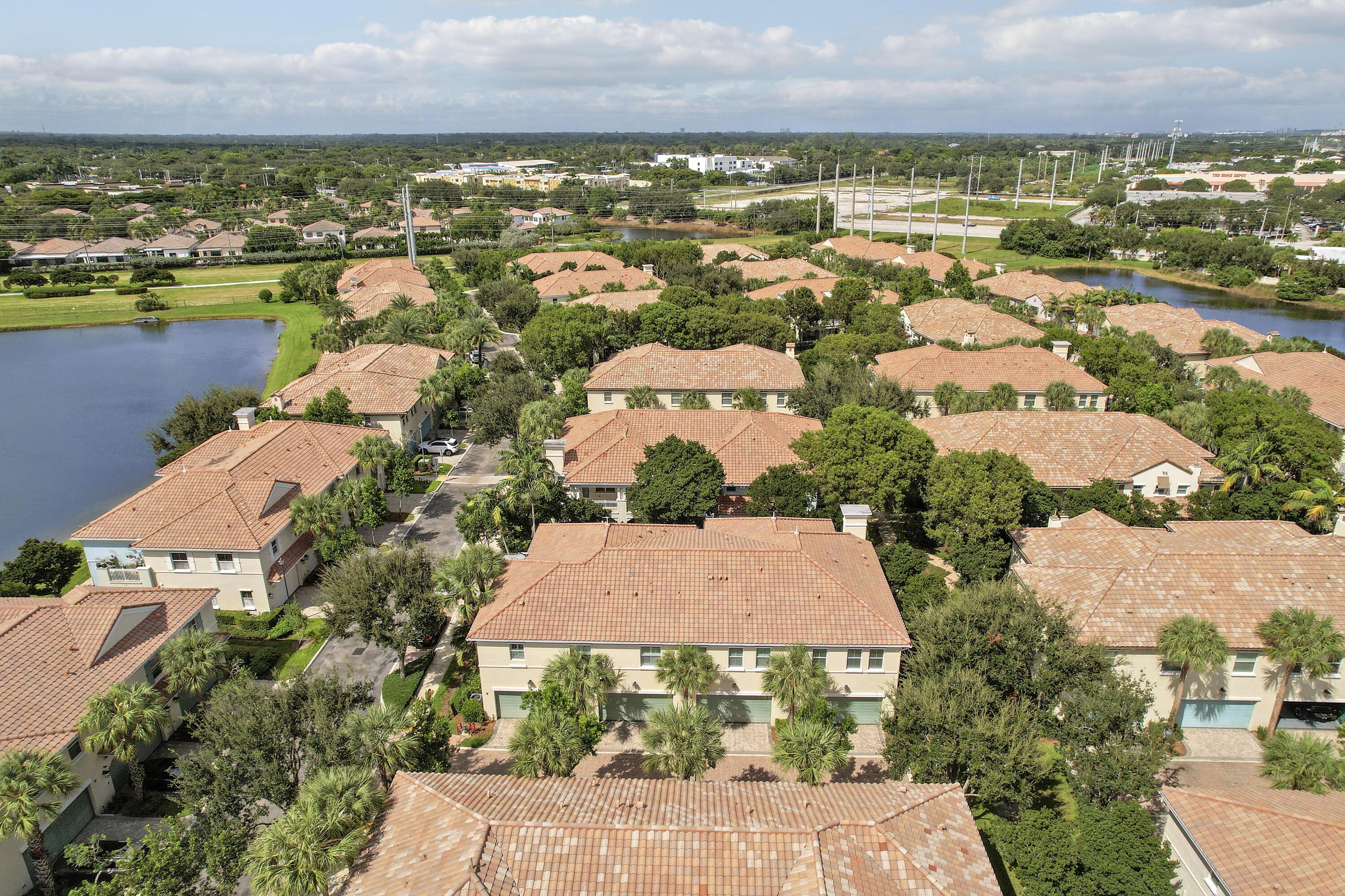 4326 Cascada Circle, Hollywood, FL 33024, Hollywood - Photo 3