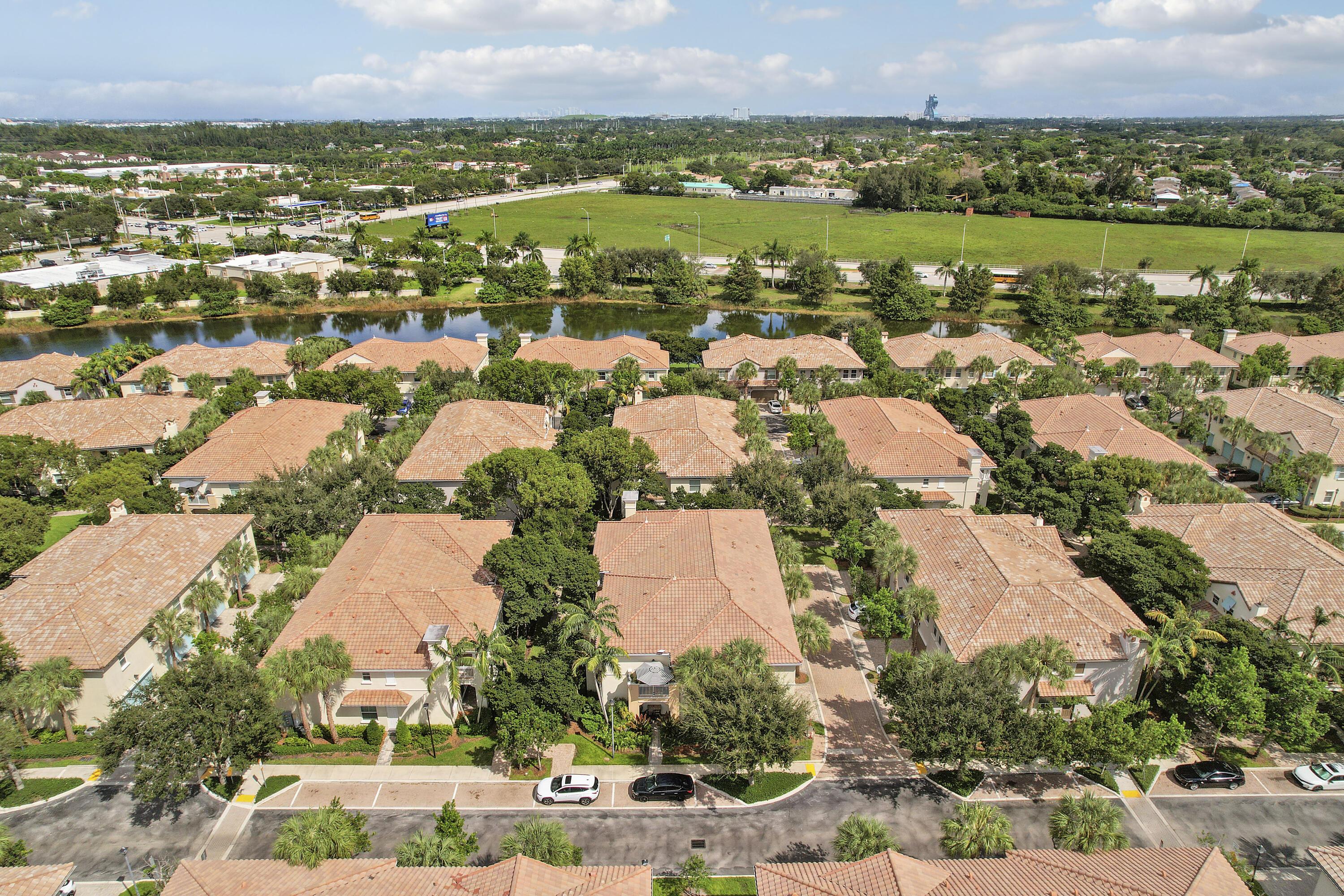 4326 Cascada Circle, Hollywood, FL 33024, Hollywood - Photo 5