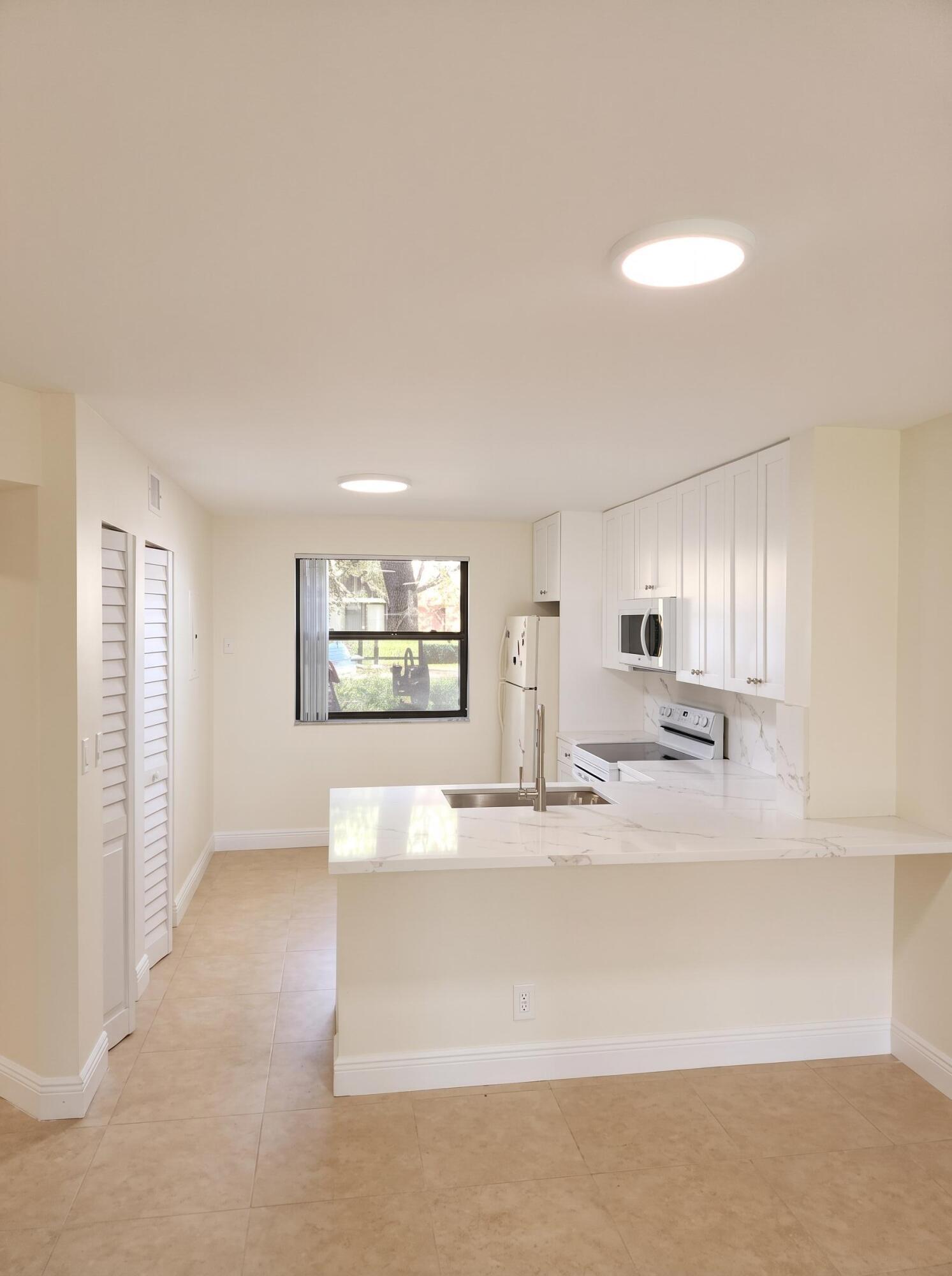 10121 W SUNRISE Boulevard 106, Plantation, FL 33322, Plantation - Photo 4
