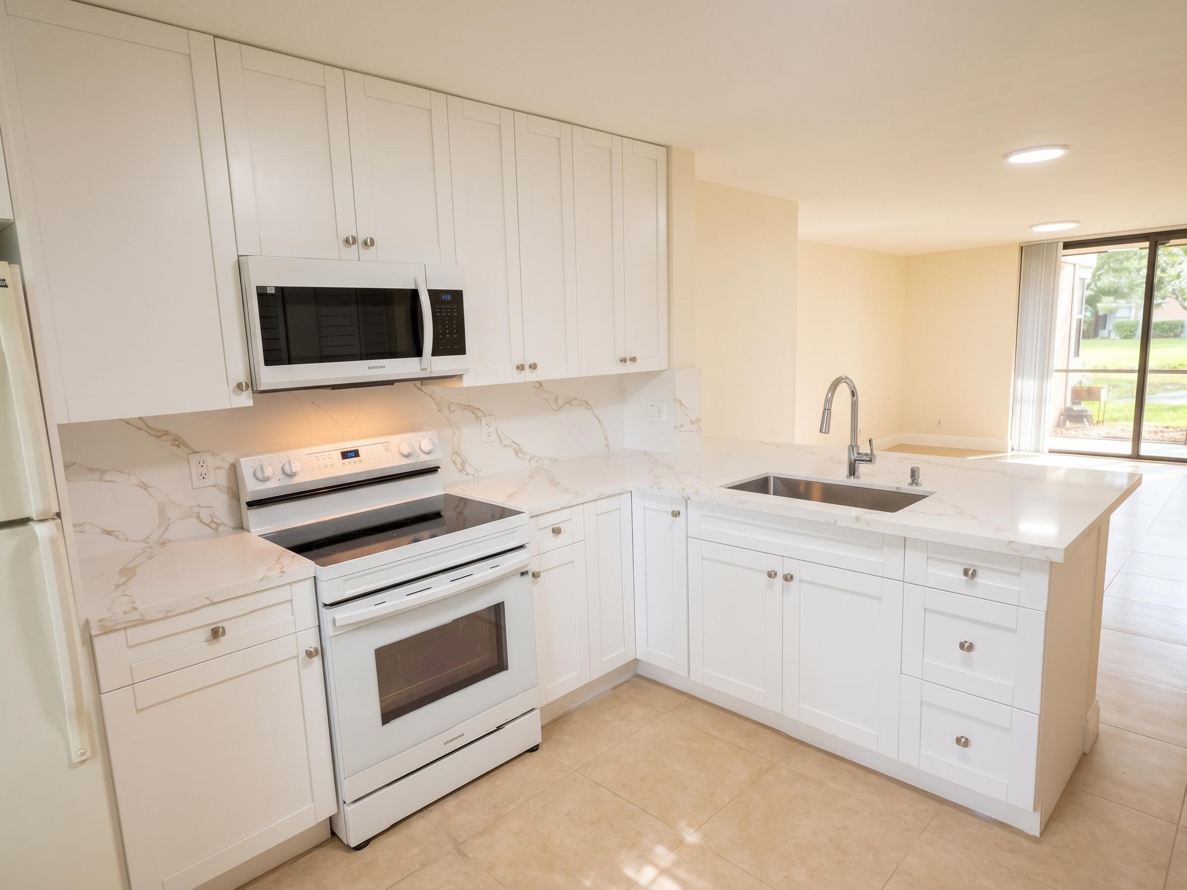 10121 W SUNRISE Boulevard 106, Plantation, FL 33322, Plantation - Photo 2