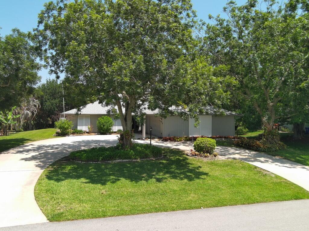 1070 47TH Avenue SW, Vero Beach, FL 32968, Vero Beach - Photo 2