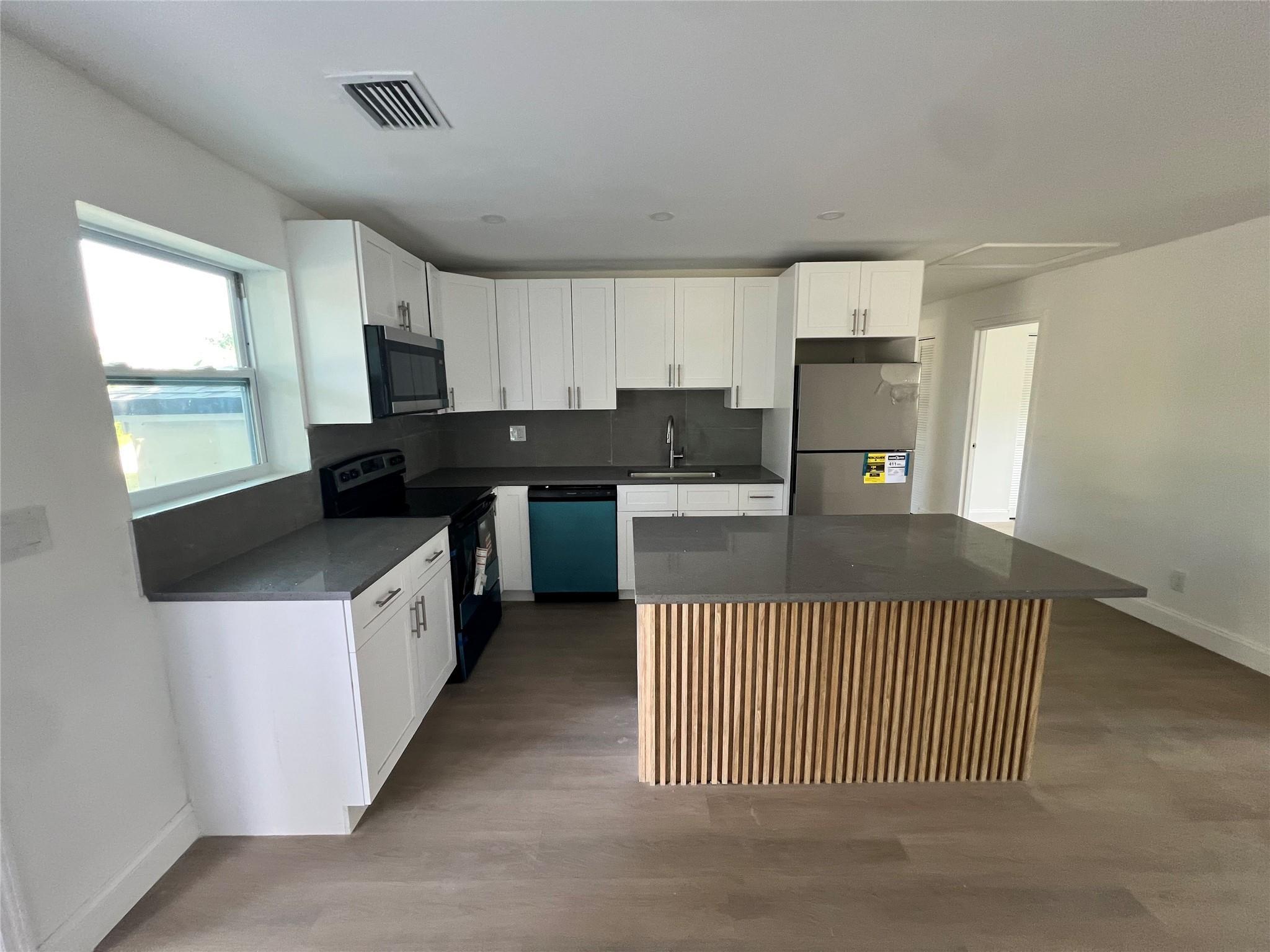 422 SW 4TH Avenue B, Delray Beach, FL 33444, Delray Beach - Photo 3